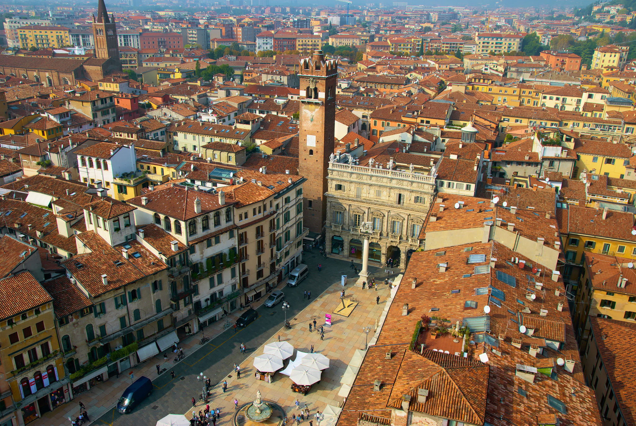 Nikon D60 + Sigma 17-70mm F2.8-4 DC Macro OS HSM sample photo. Piazza delle erbe photography