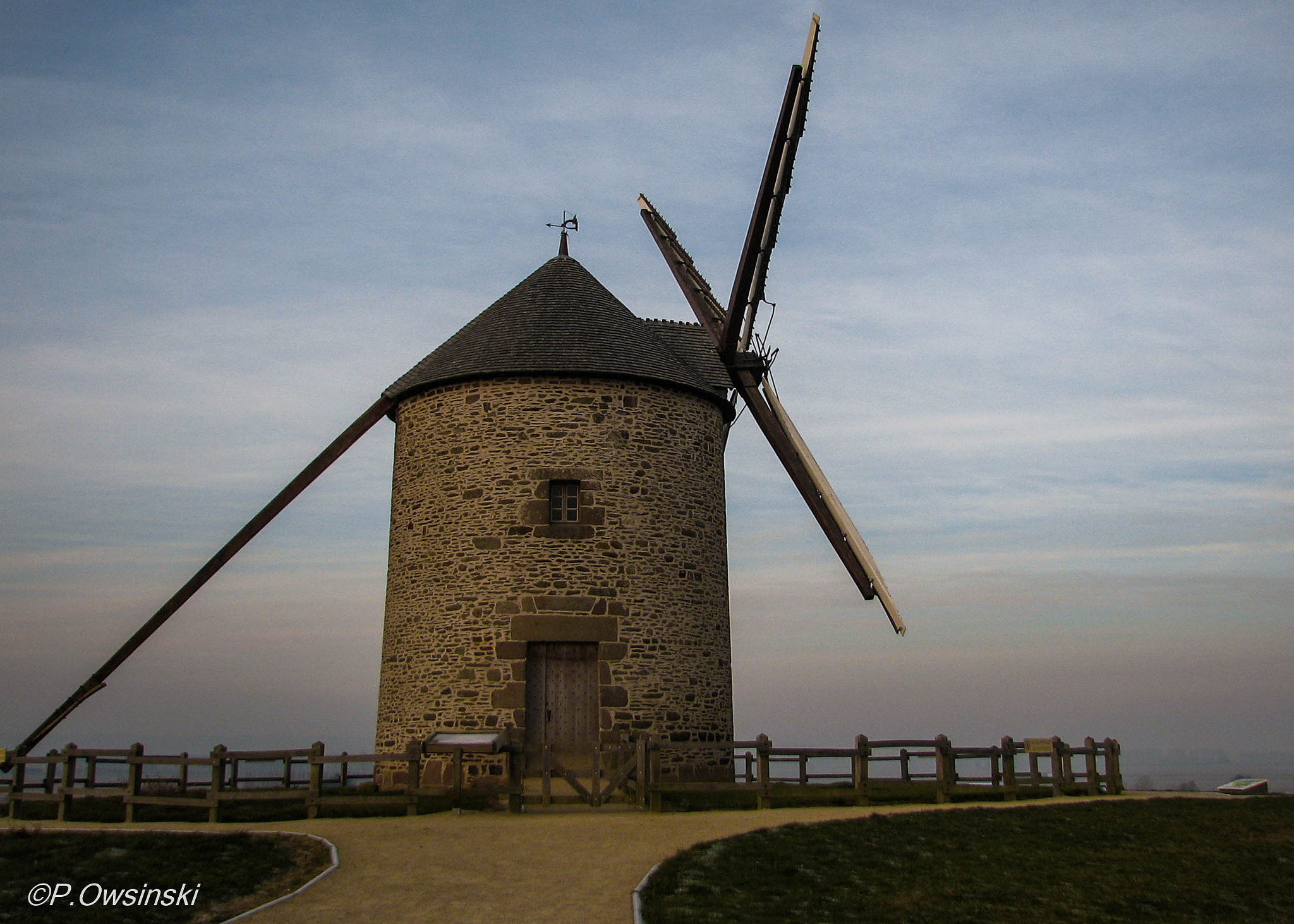 Canon POWERSHOT S2 IS sample photo. Moulin à vent, le mont st michel photography