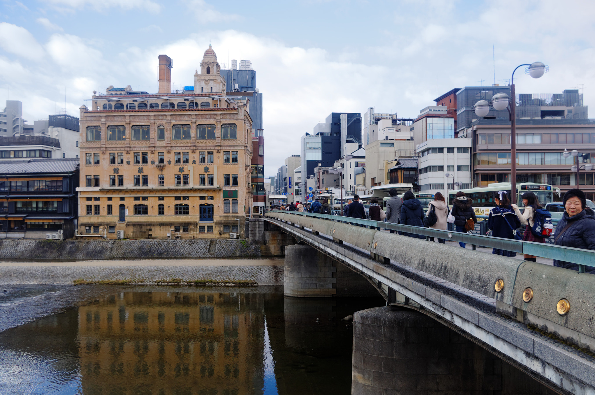 Pentax K-r sample photo. Kyoto kamo river photography