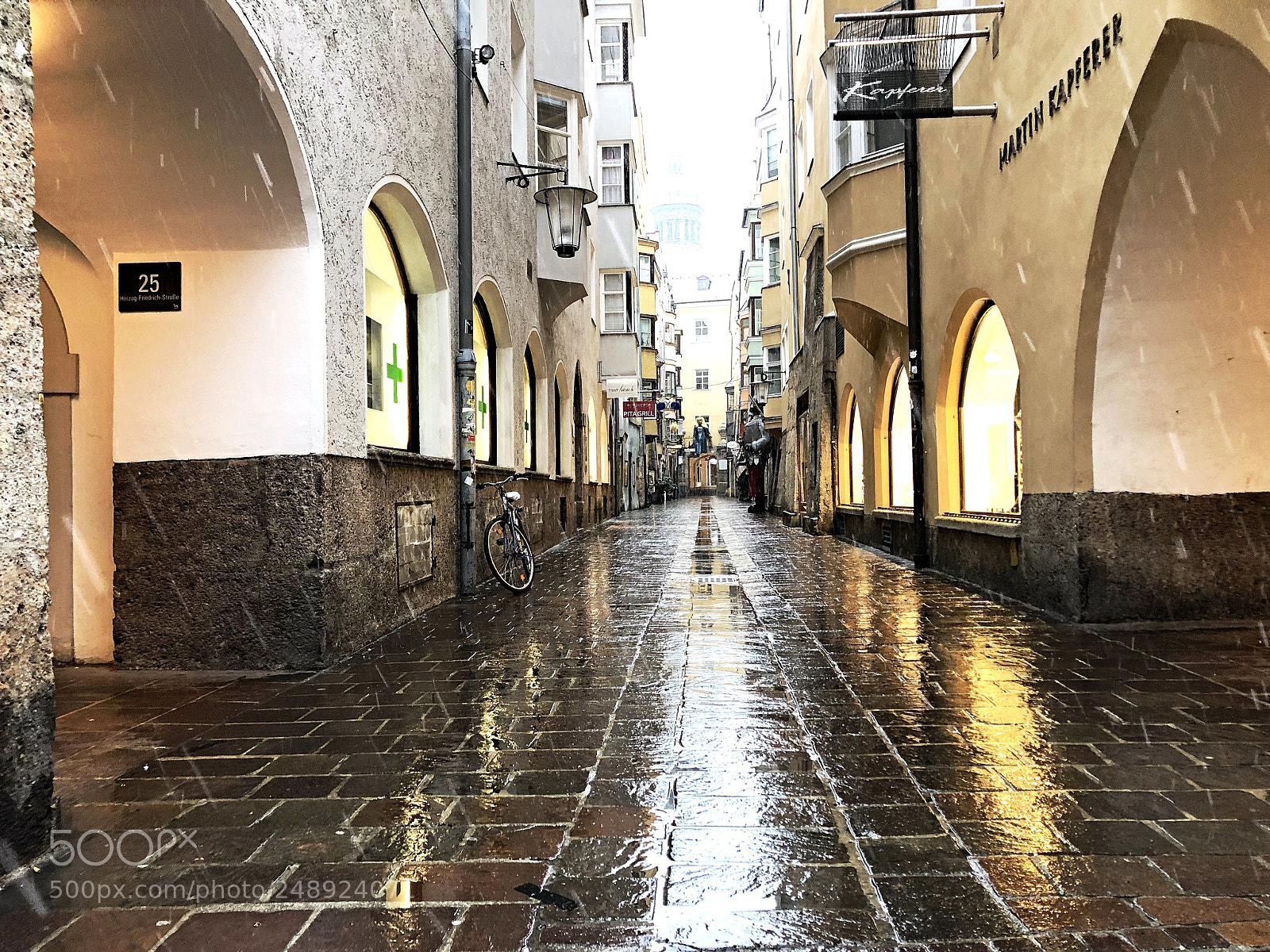 Apple iPhone 8 sample photo. Wet, but cozy innsbruck photography