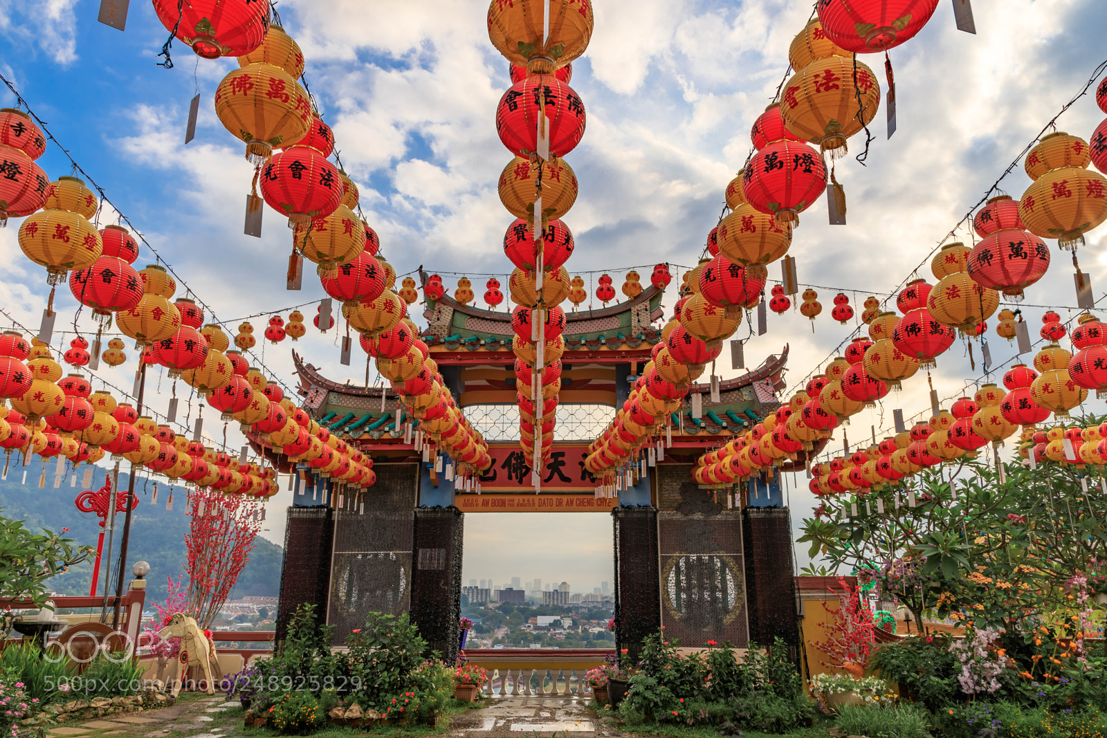 Canon EOS 6D Mark II sample photo. To the jade emperor  photography