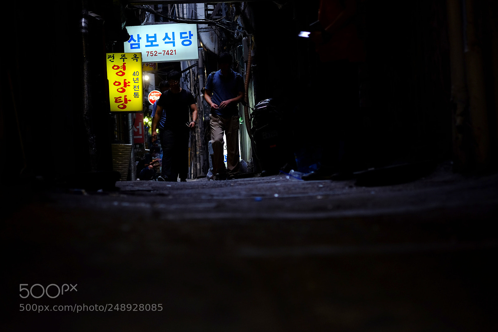 Fujifilm X-T1 sample photo. Dark alley in seoul photography