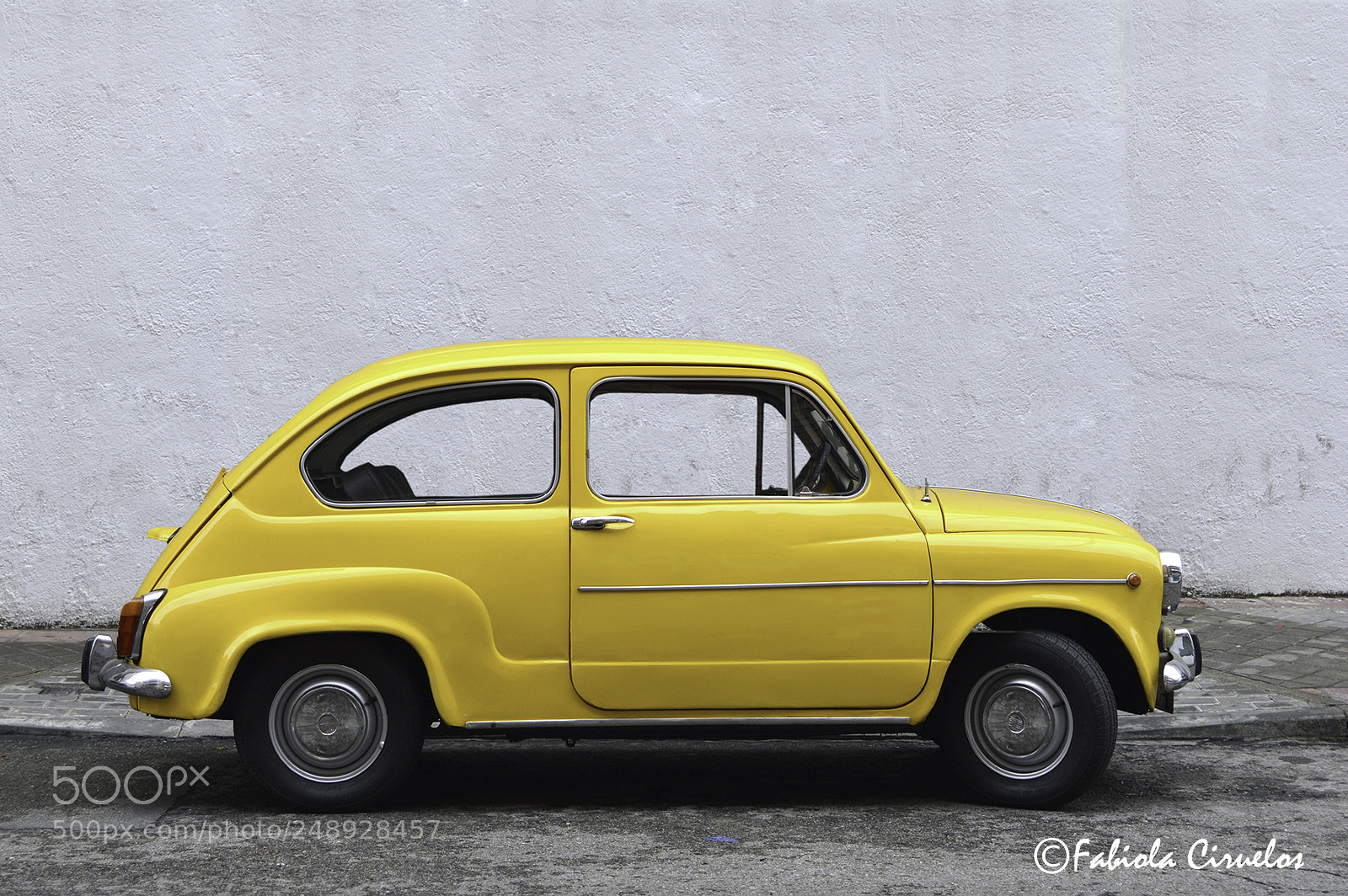 Nikon D3200 sample photo. Coche amarillo photography