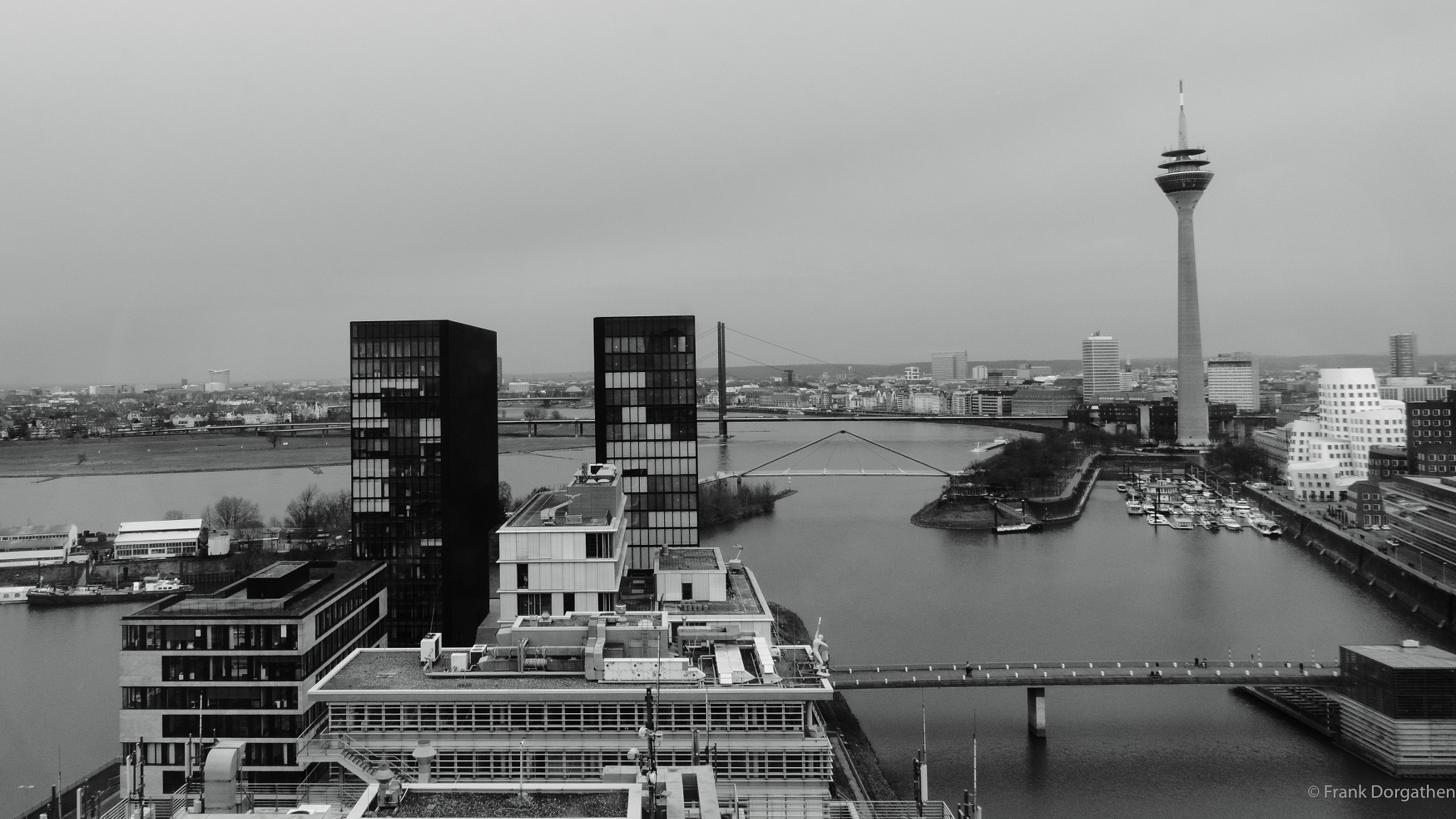 Sony Cyber-shot DSC-RX10 II sample photo. Düsseldorf harbor photography