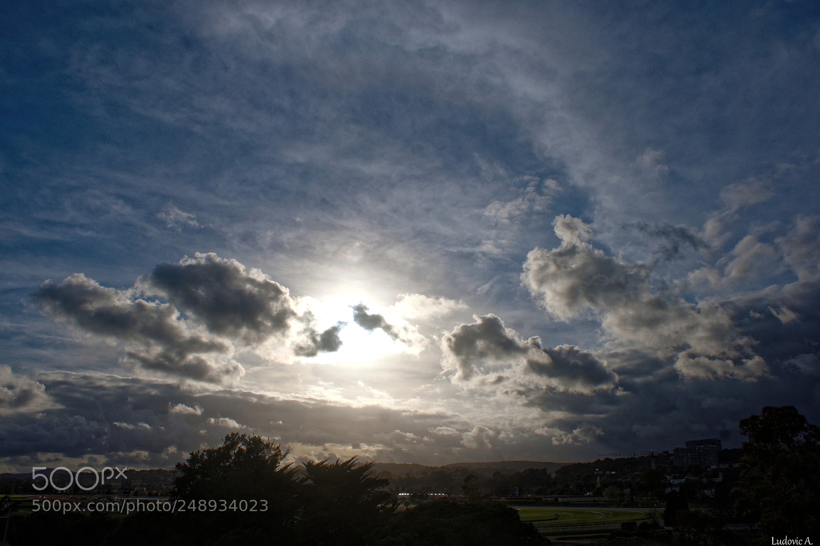 Sony Alpha DSLR-A700 sample photo. Nuages dans le ciel photography