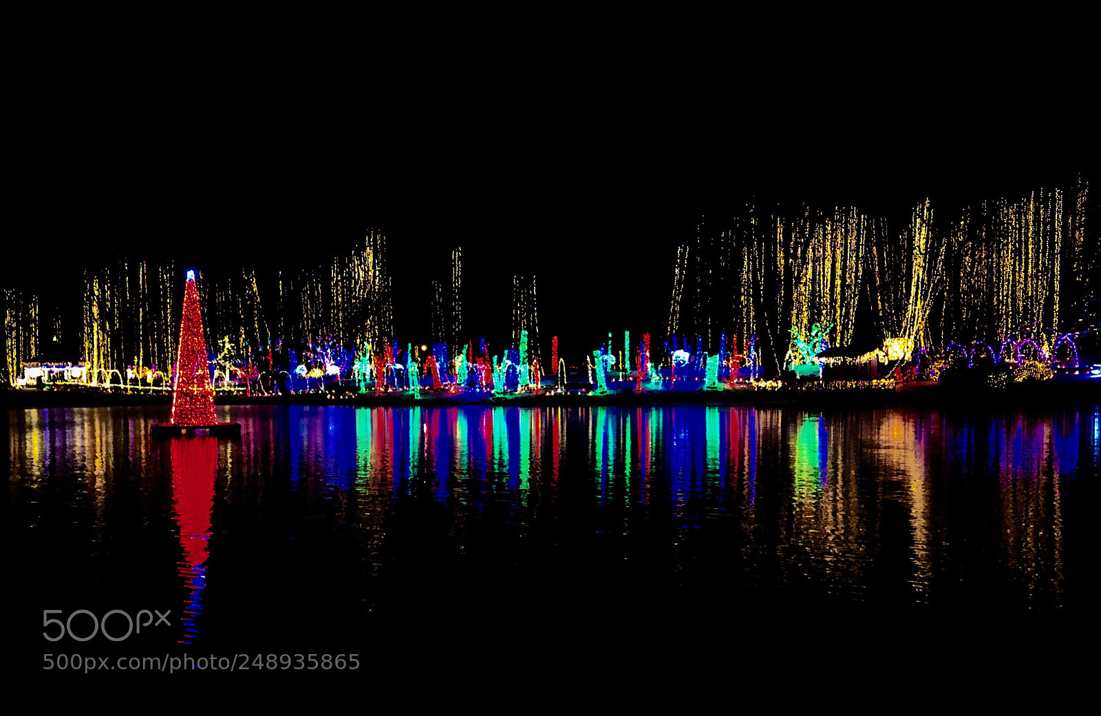 Apple iPhone 8 Plus sample photo. Christmas lights photography