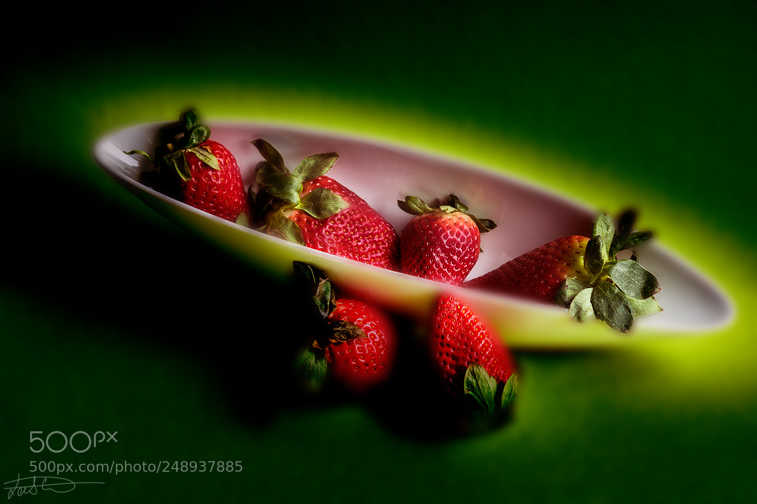 Canon EOS 6D Mark II sample photo. Red and green photography