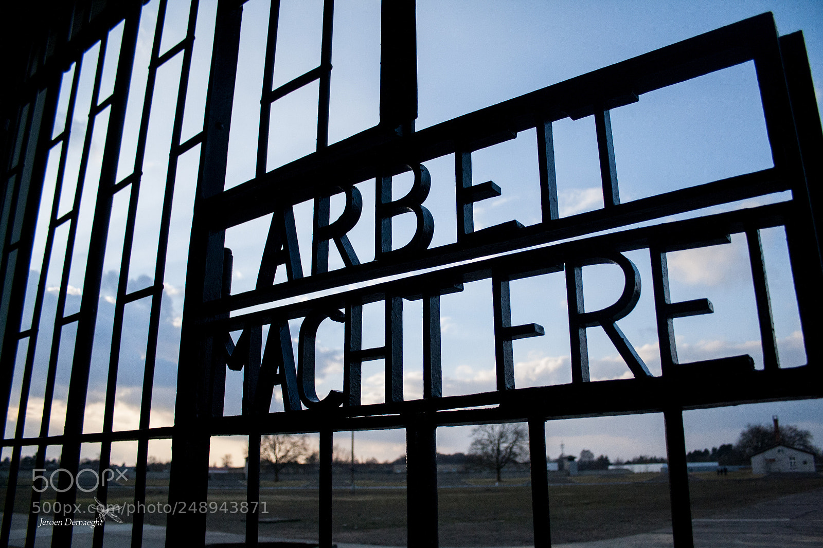 Canon EOS 1000D (EOS Digital Rebel XS / EOS Kiss F) sample photo. Arbeit macht frei. working photography