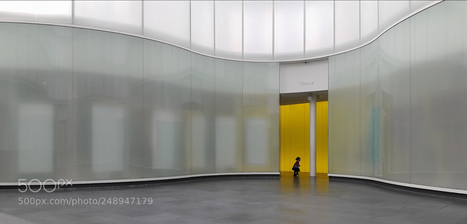 Samsung Galaxy A5(2016) sample photo. Yellow door photography