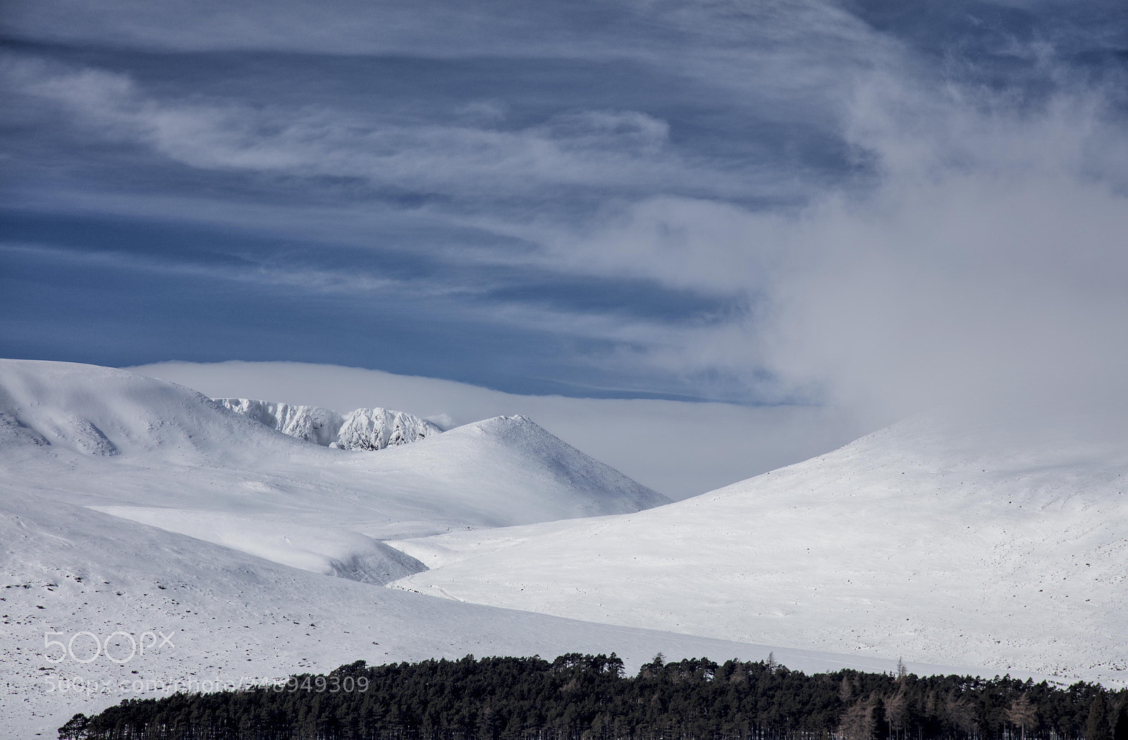 Canon EOS 5DS sample photo. The road to lochnagar photography