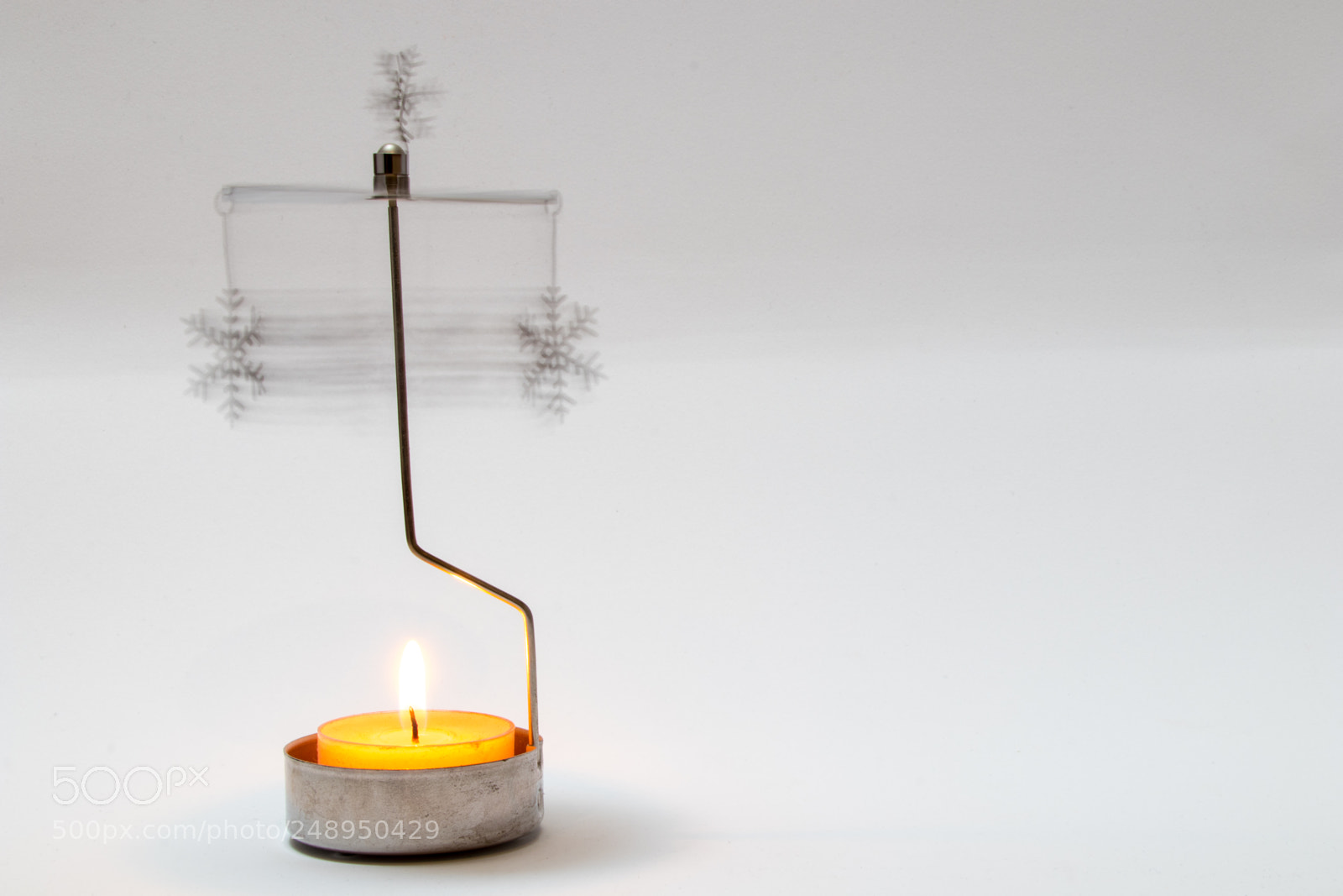 Canon EOS 77D (EOS 9000D / EOS 770D) sample photo. Candle ornament photography