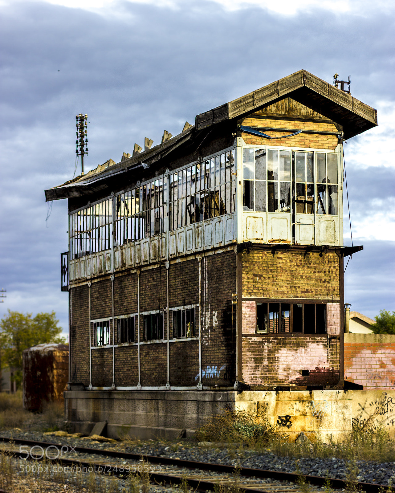 Canon EOS 550D (EOS Rebel T2i / EOS Kiss X4) sample photo. Abandoned house photography