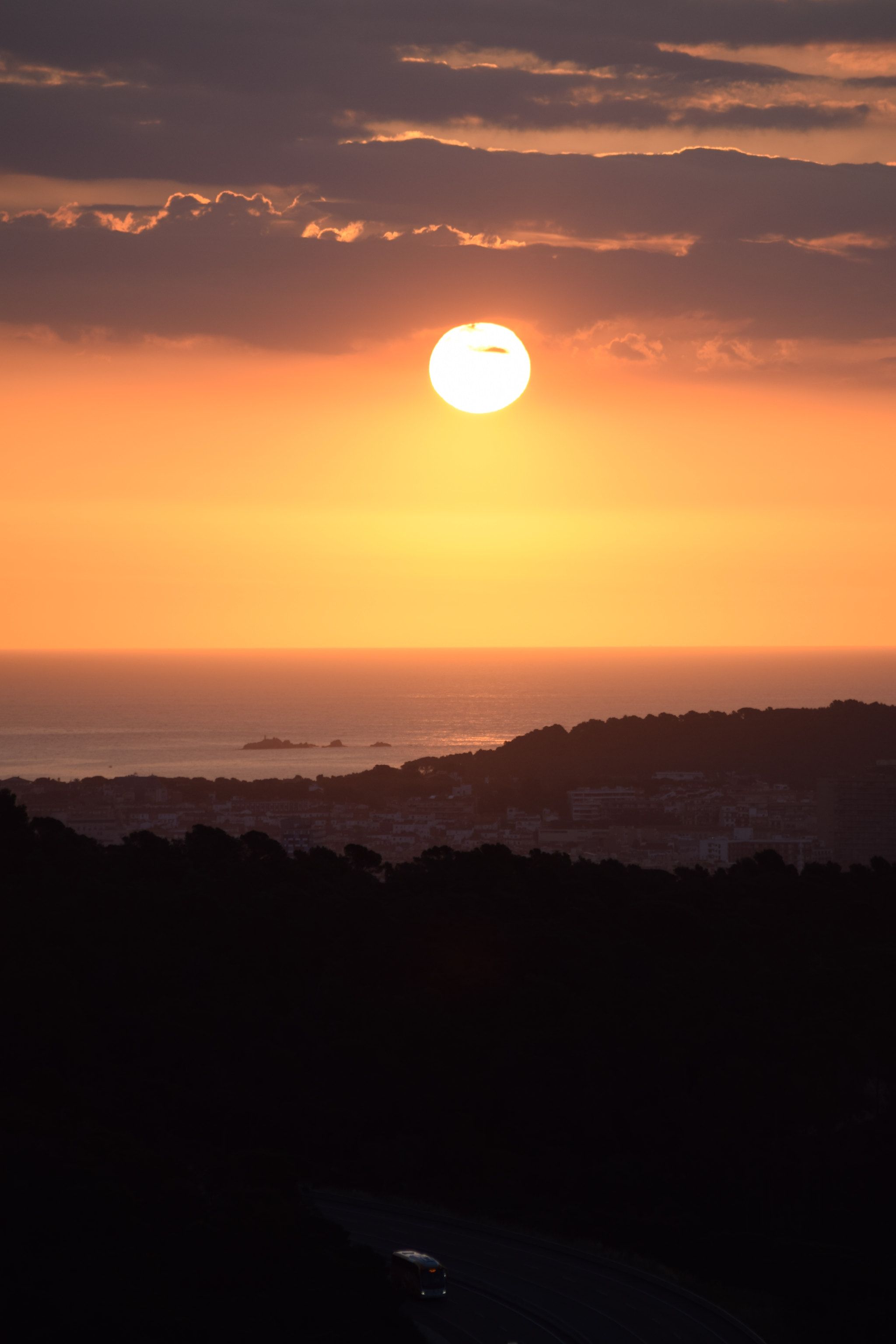 Sigma 70-300mm F4-5.6 APO DG Macro sample photo. Sunrise over the ocean photography