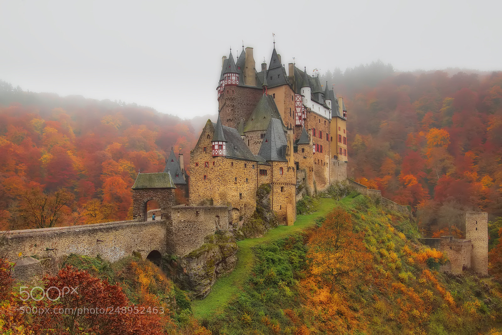 Canon EOS 60D sample photo. Eltz castle photography