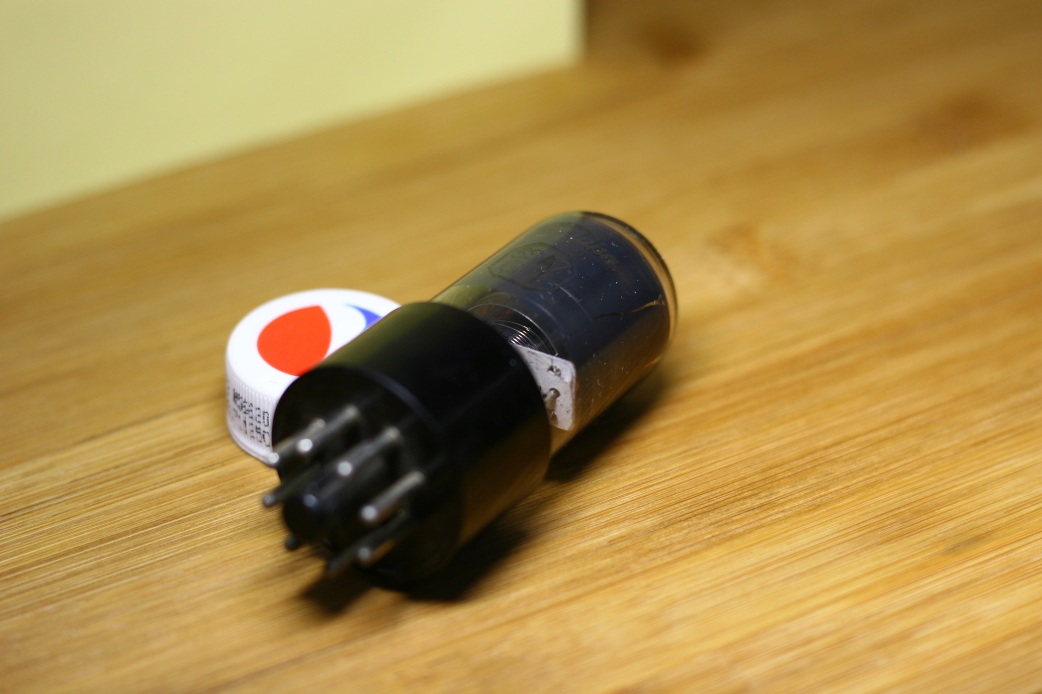 Canon EF50mm f/1.8 sample photo. Pepsi and electric tube. photography