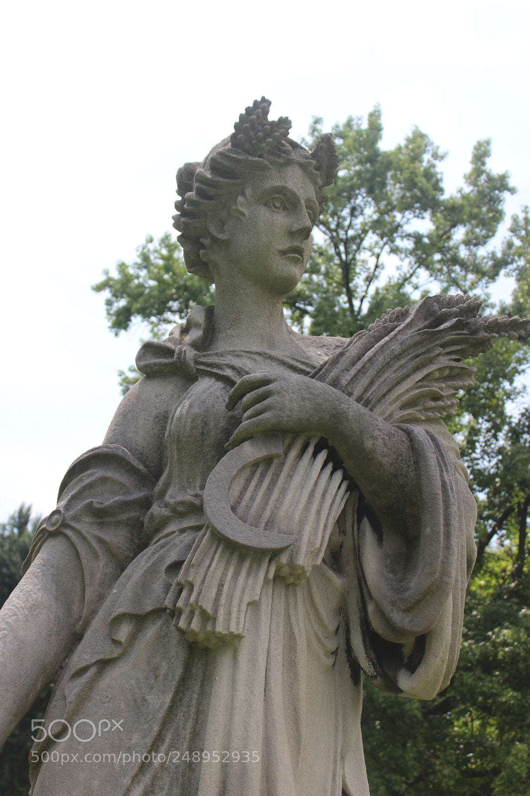 Canon EOS 600D (Rebel EOS T3i / EOS Kiss X5) sample photo. Sad statue photography