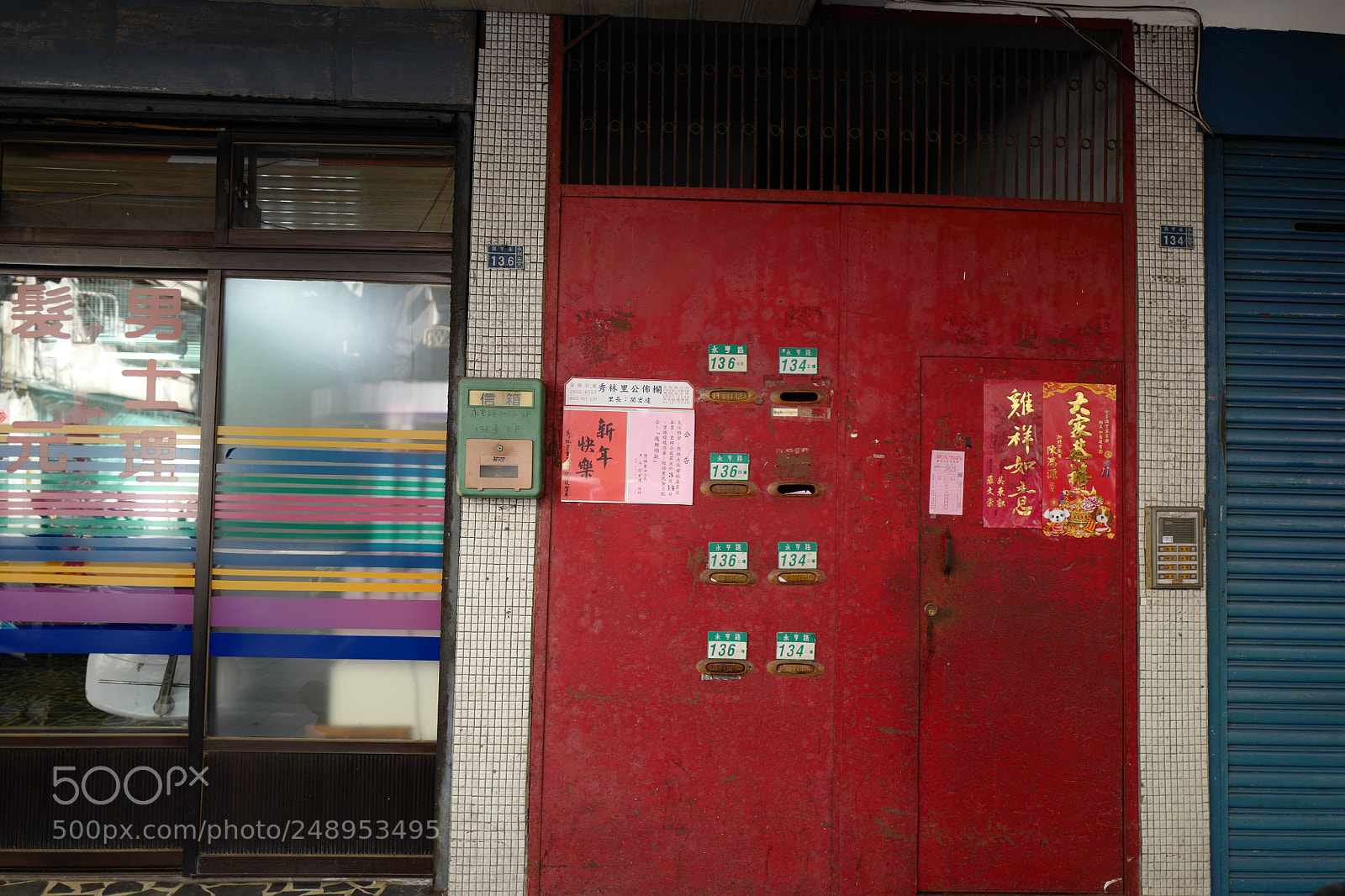 Leica Q (Typ 116) sample photo. 我對這種大紅門的門牌就是莫名其妙的喜歡 photography