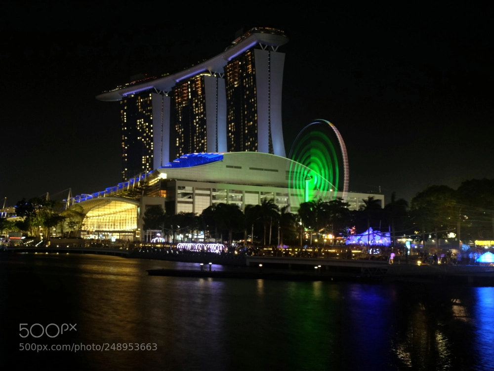 Fujifilm X100S sample photo. Green wheel light photography
