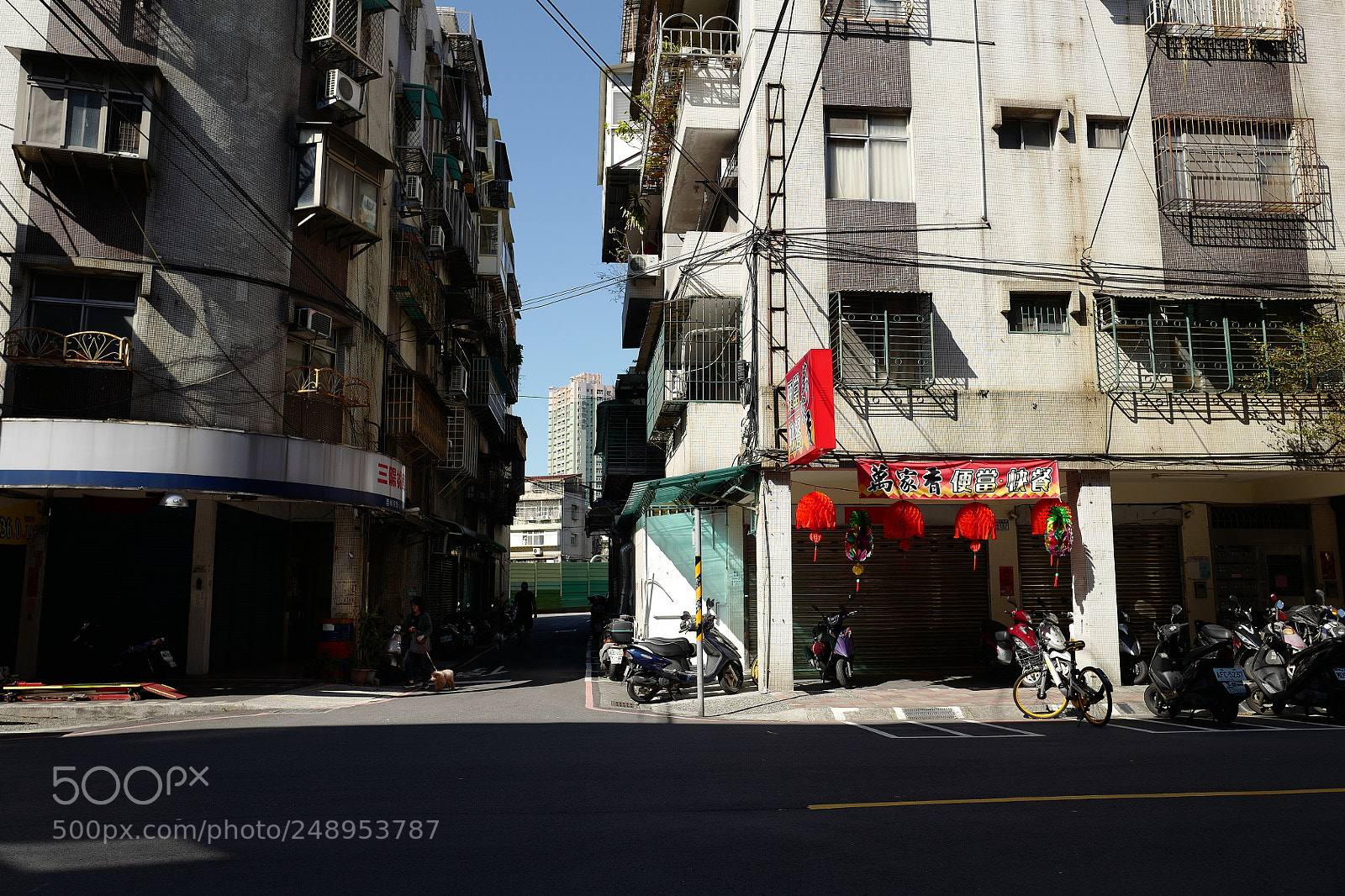 Leica Q (Typ 116) sample photo. 今天主日學完之後開始了協會周邊的掃街活動，沒有盲拍也沒有很多藝術照，但是親身去體驗過這片曾經繁華的土地，心裡真是很感慨，依舊感謝生命中每一個美好的意外。 photography