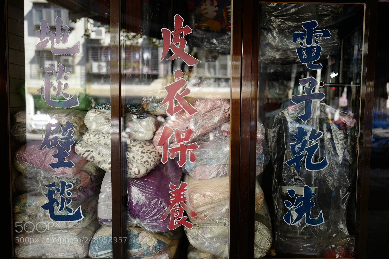 Leica Q (Typ 116) sample photo. 乾洗店鋪 photography