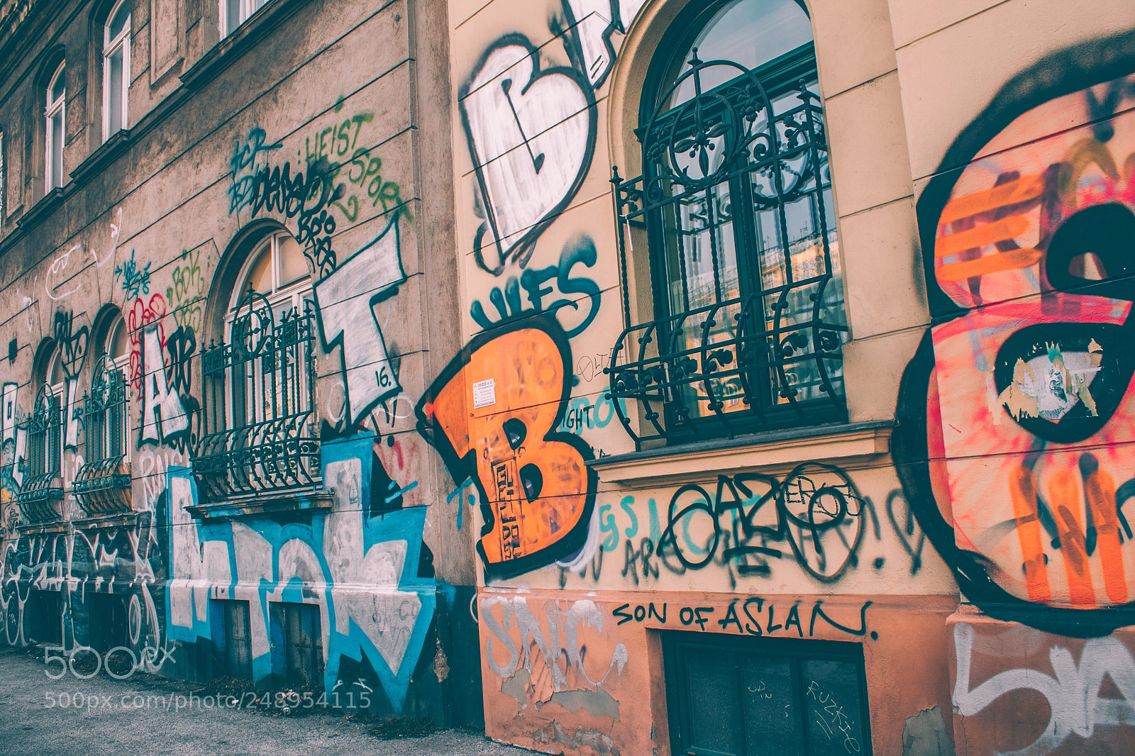 Canon EOS 1100D (EOS Rebel T3 / EOS Kiss X50) sample photo. #graffiti city photography