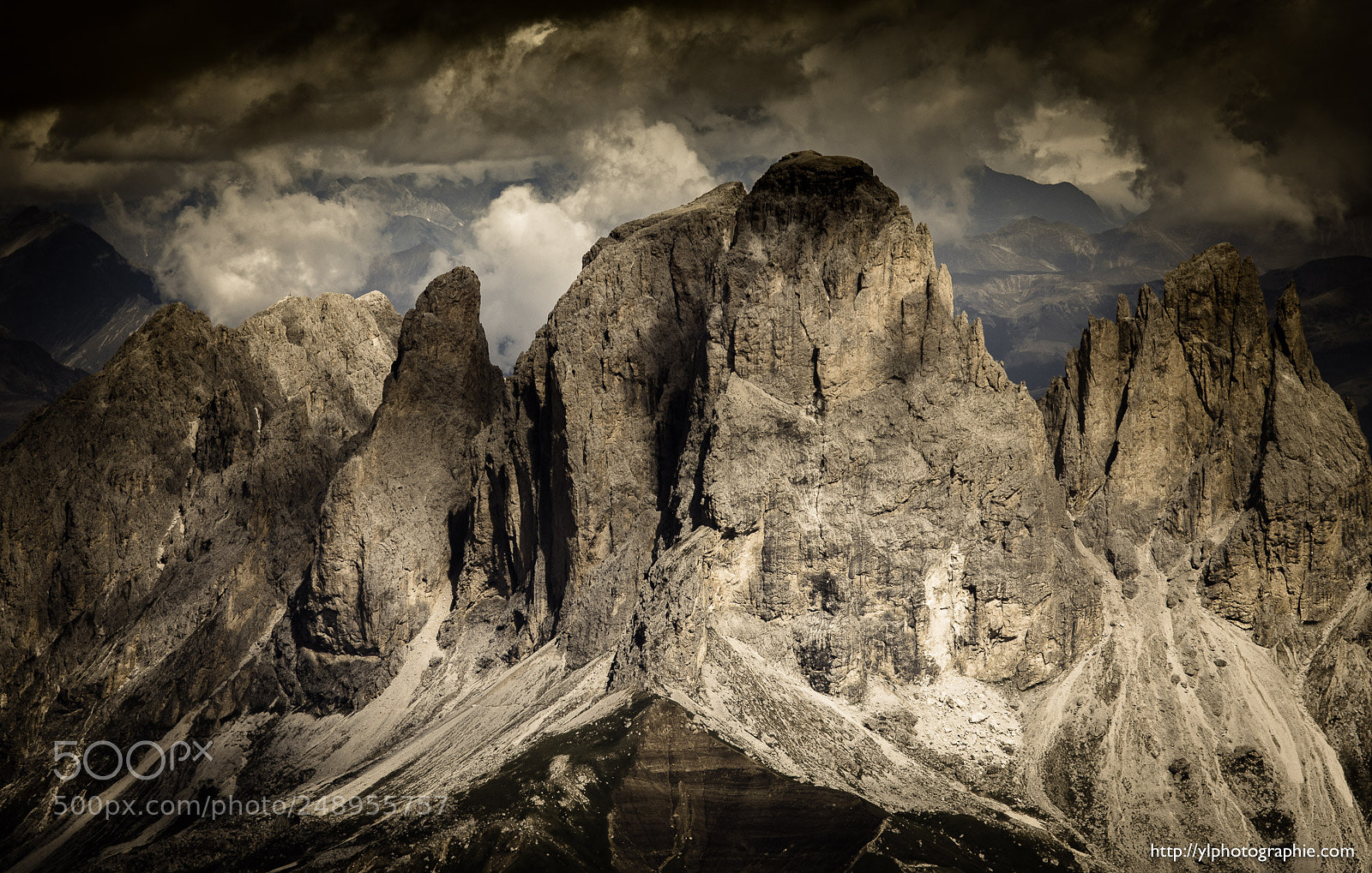 Canon EOS 5D Mark IV sample photo. Peak in the dolomite photography