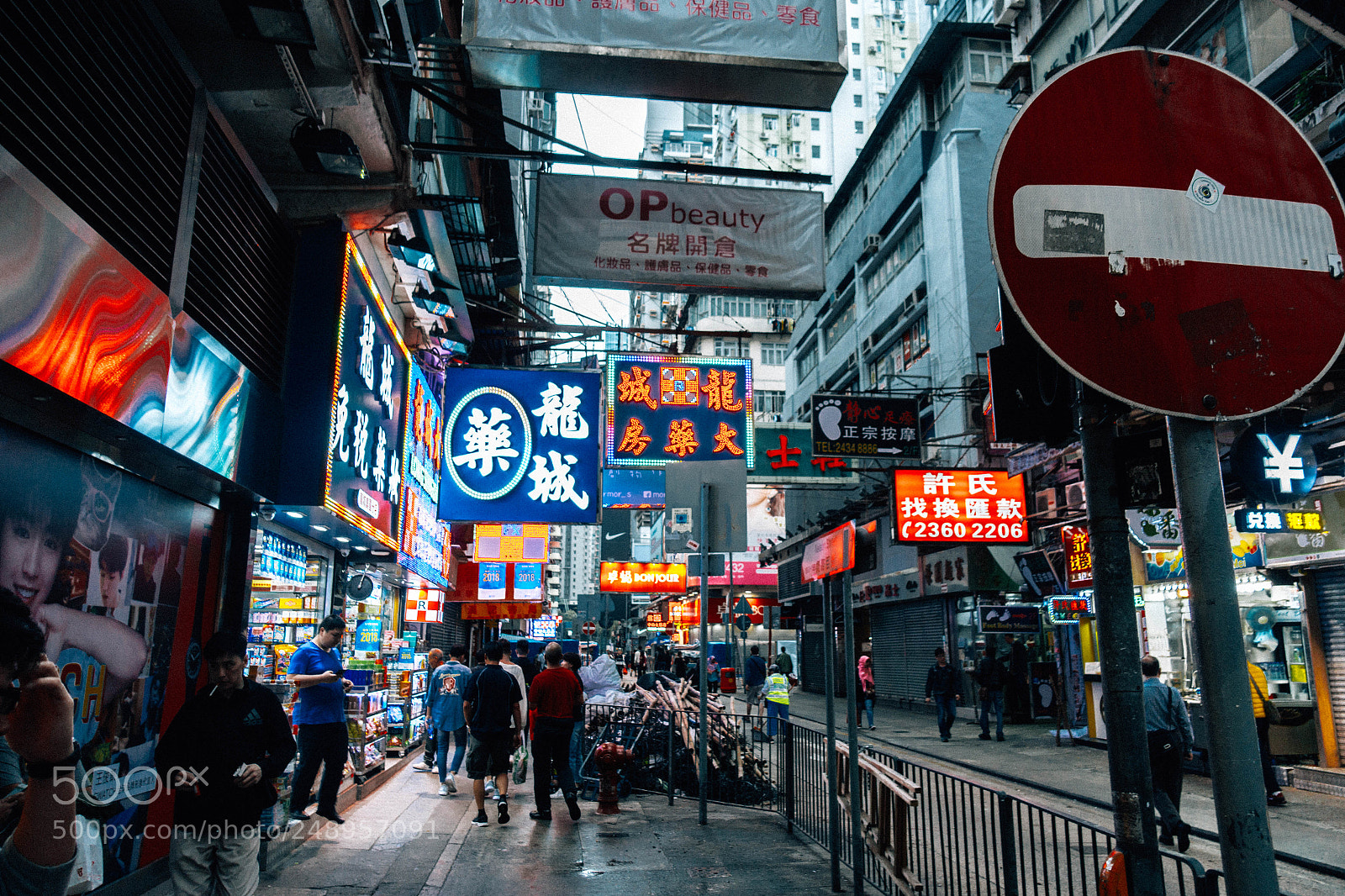Sony Cyber-shot DSC-RX100 III sample photo. Mongkok photography