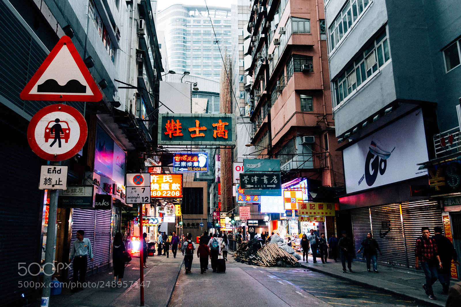 Sony Cyber-shot DSC-RX100 III sample photo. Mongkok photography