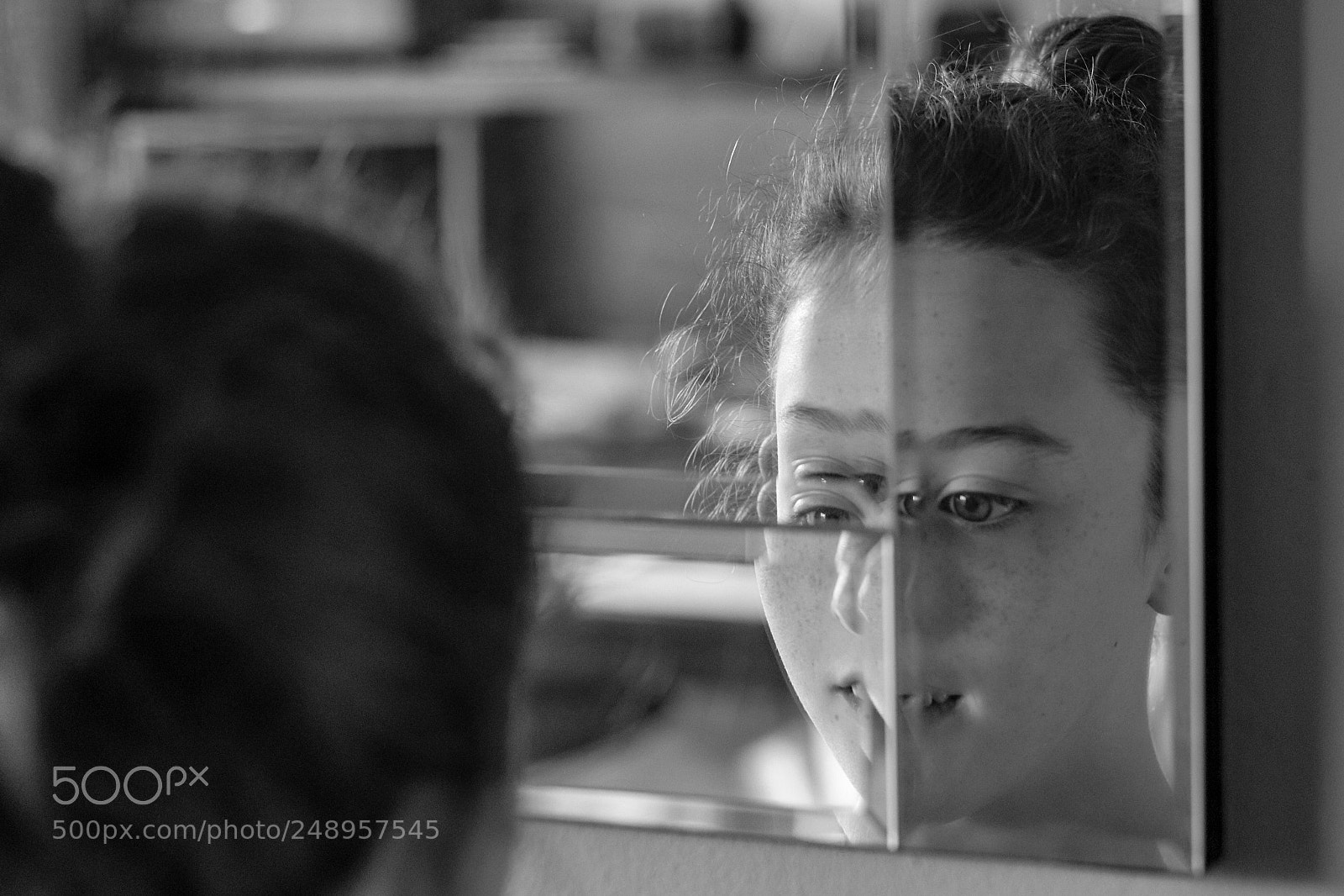 Canon EOS 200D (EOS Rebel SL2 / EOS Kiss X9) sample photo. Girl in the mirror photography