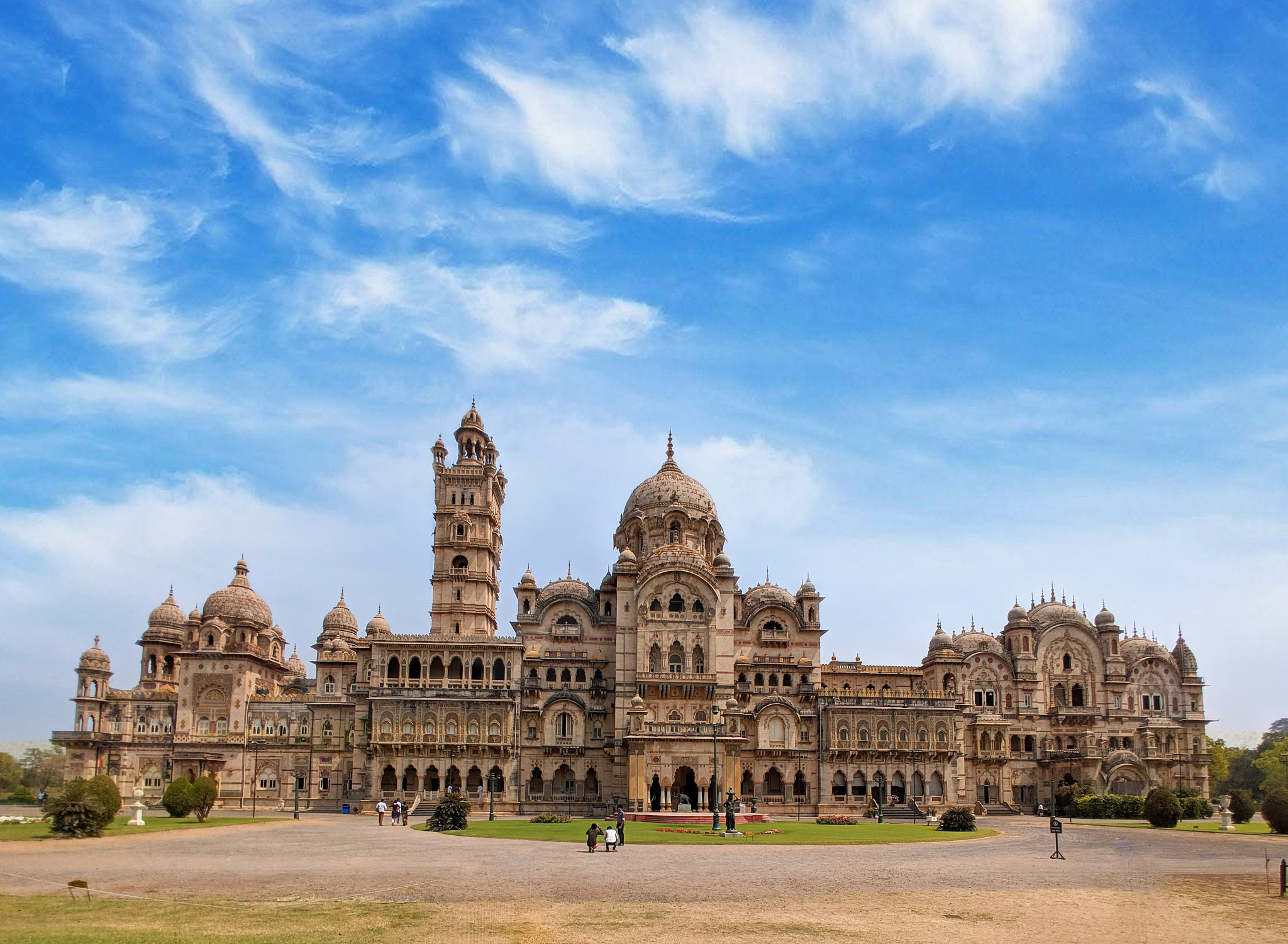 LG V30 sample photo. Laxmi vilas palace photography
