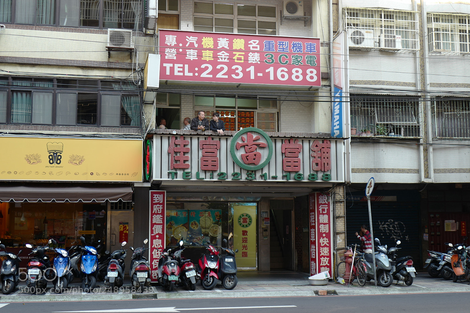 Leica Q (Typ 116) sample photo. 在台灣特別的發現就是當舖很多，雖然我不知道用來幹嘛 photography