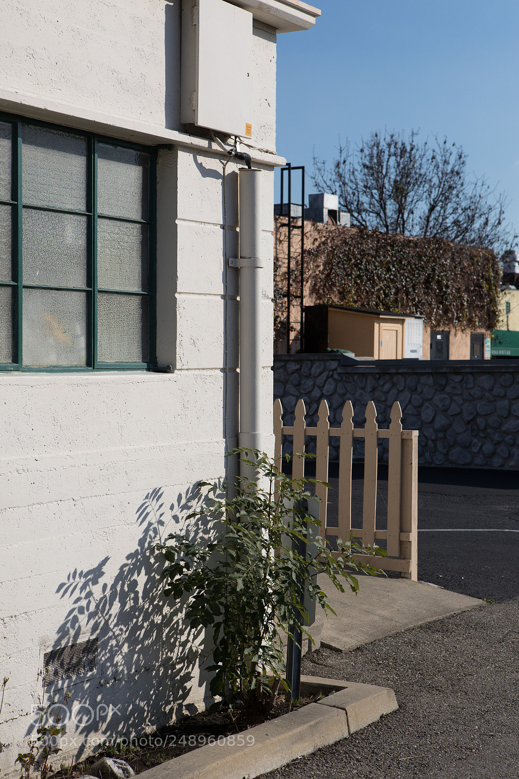 Canon EOS 5D Mark IV sample photo. Beige picket fence la photography