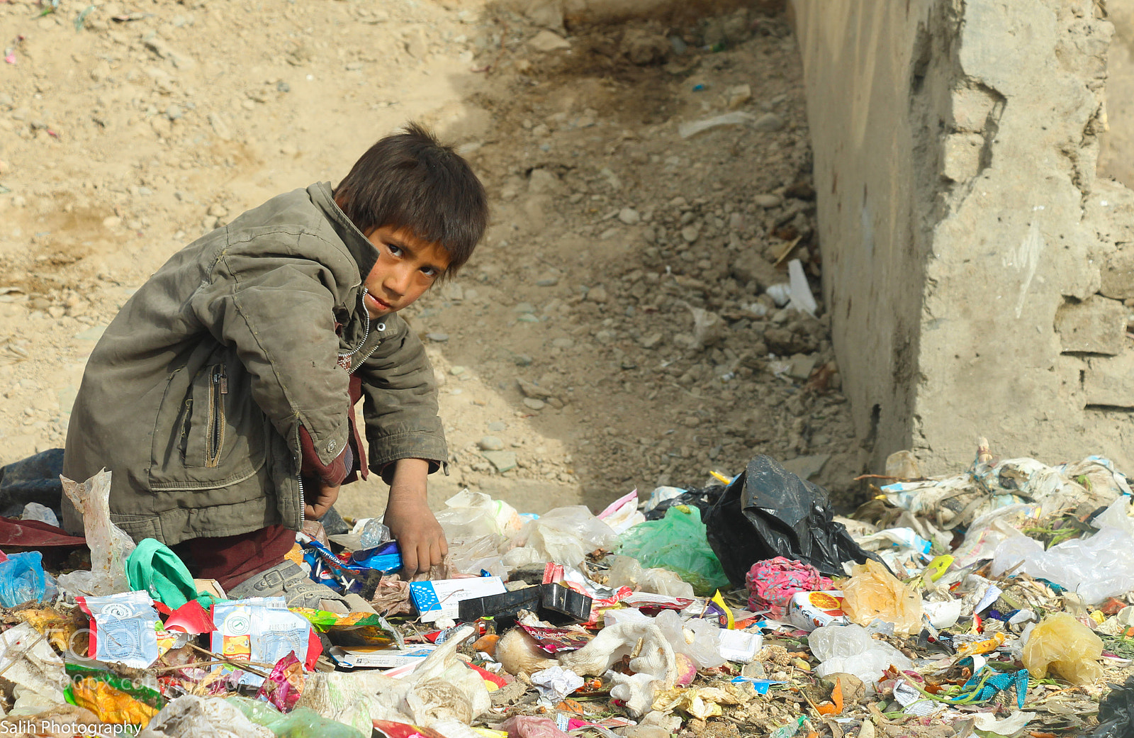 Canon EOS 1200D (EOS Rebel T5 / EOS Kiss X70 / EOS Hi) sample photo. Homeless boy photography