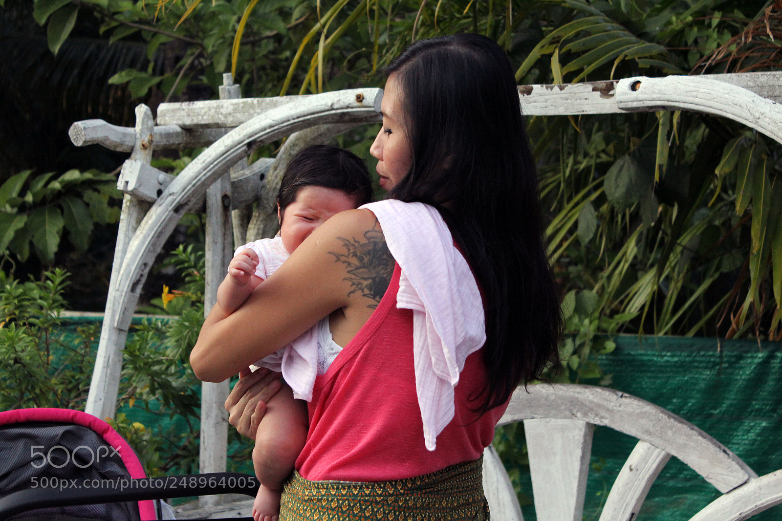 Canon EOS 550D (EOS Rebel T2i / EOS Kiss X4) sample photo. Thai maternal love photography