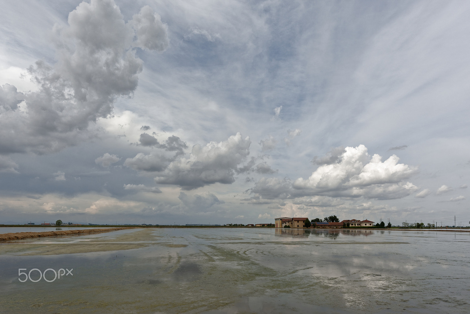 Nikon AF-S Nikkor 14-24mm F2.8G ED sample photo. Farmhouse between the clouds photography