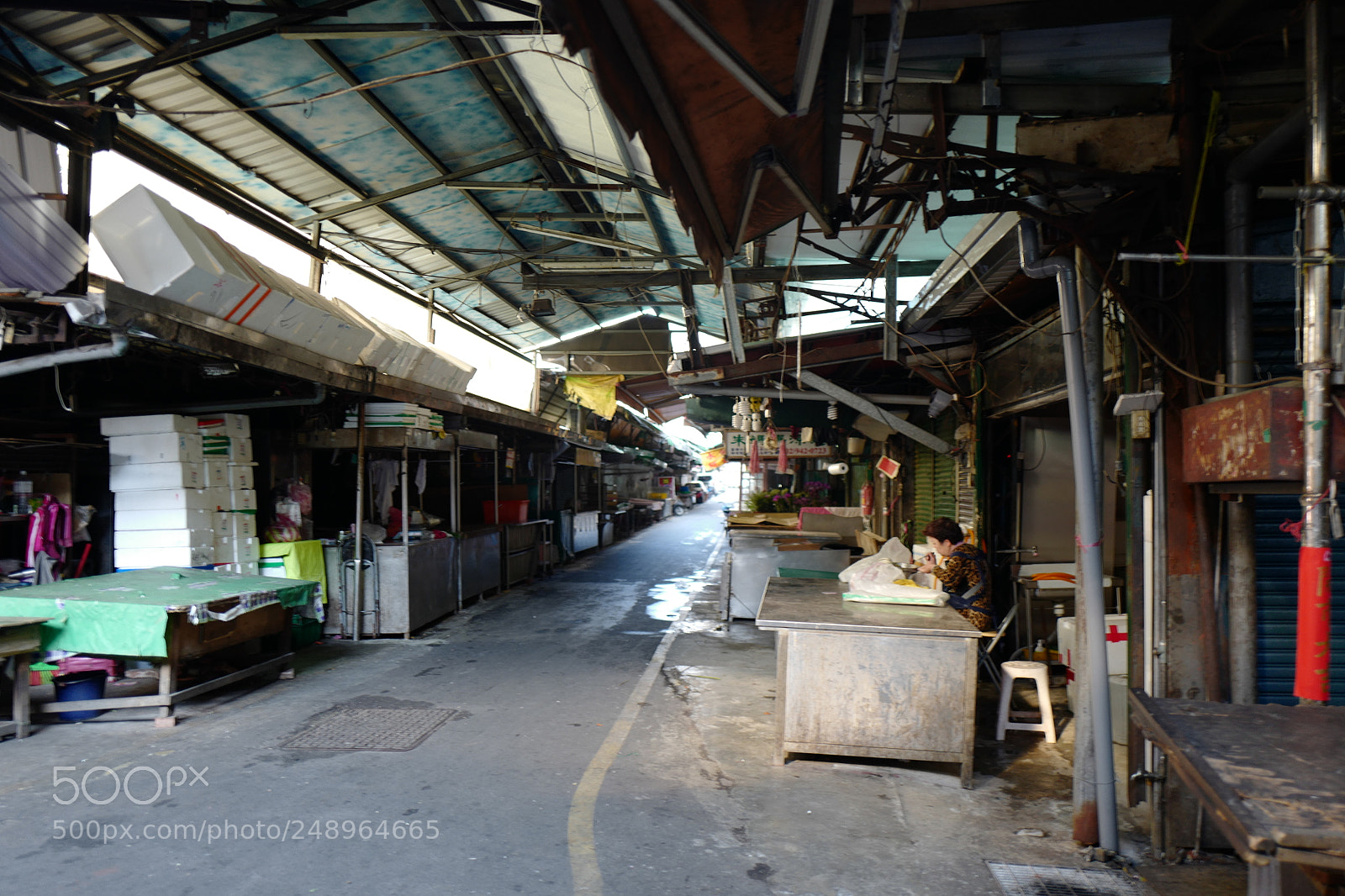 Leica Q (Typ 116) sample photo. 感覺像廢棄的農貿市場，也許是我到達的時間不太對吧！ photography