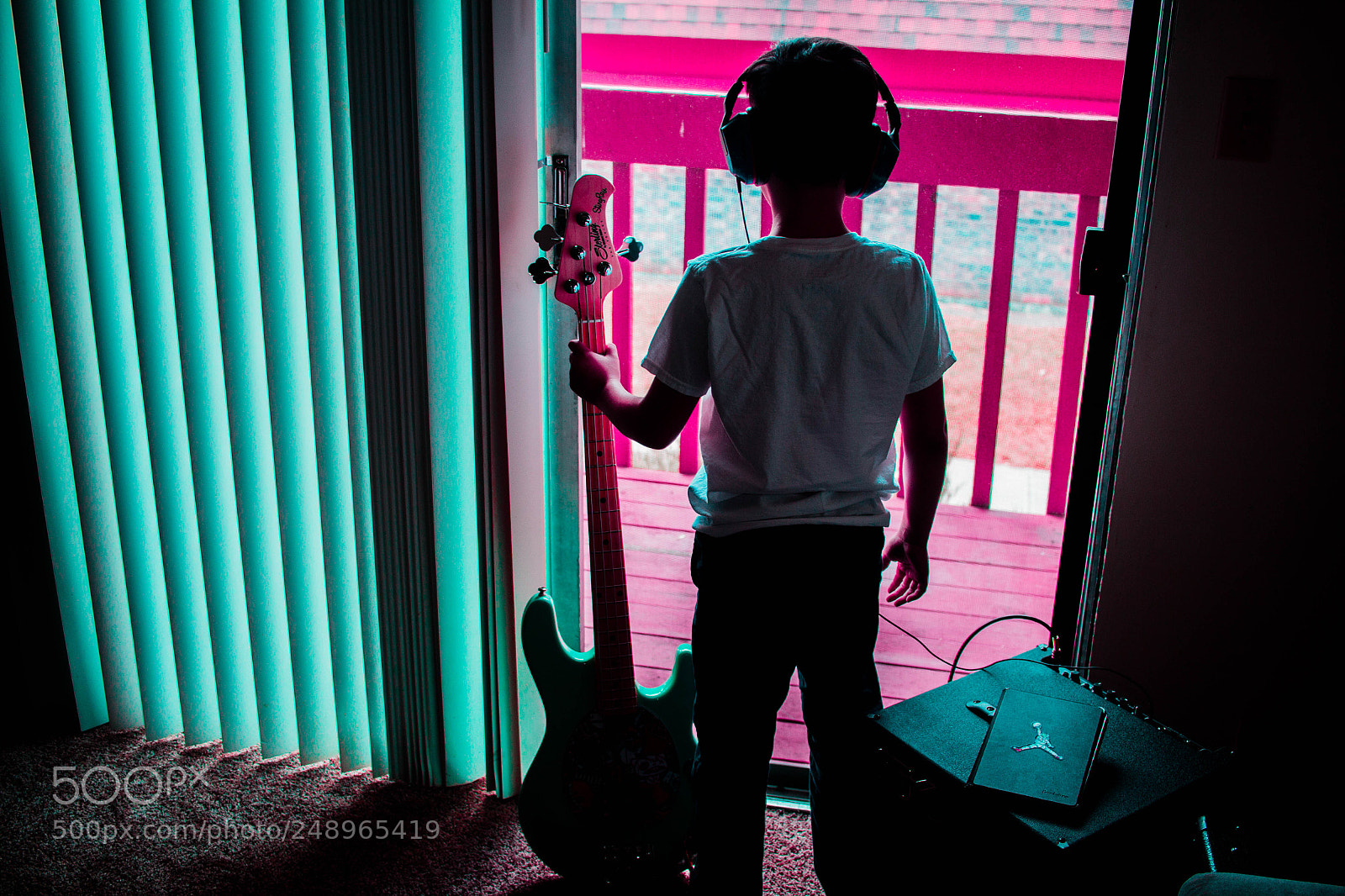 Canon EOS 700D (EOS Rebel T5i / EOS Kiss X7i) sample photo. Mini bass player photography