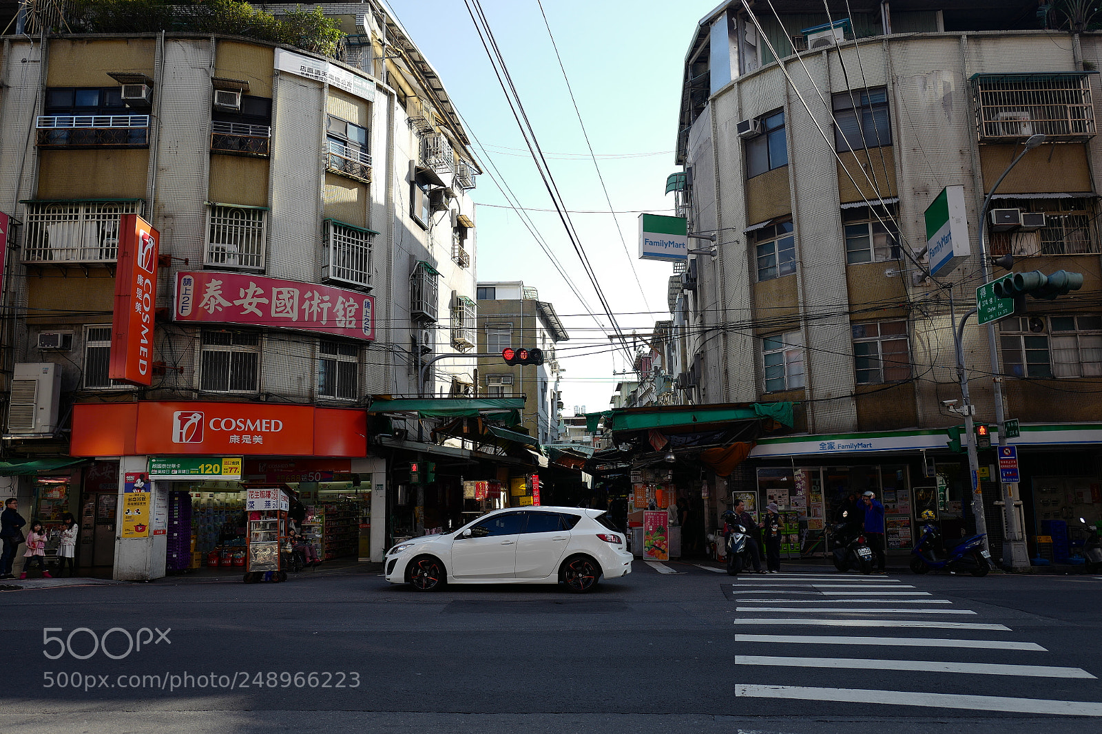 Leica Q (Typ 116) sample photo. 菜場門口 photography