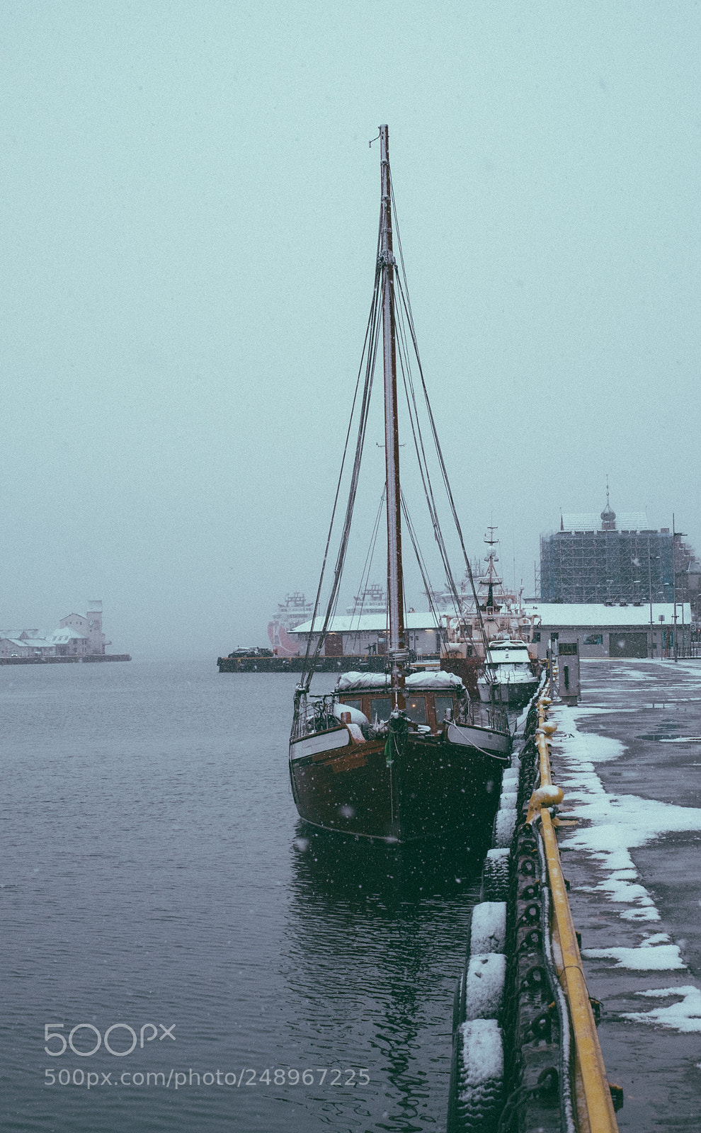 Fujifilm X-T1 sample photo. Winter sailing photography