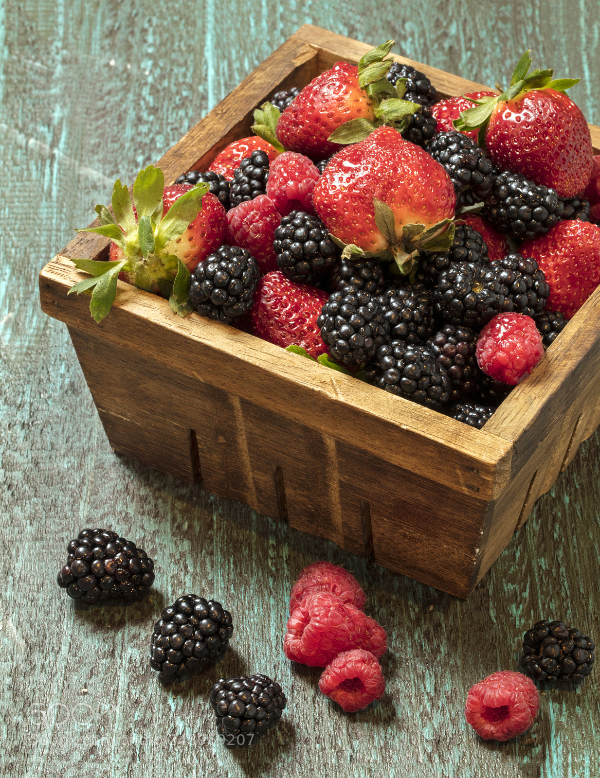 Canon EOS 5DS R sample photo. Basket of berries photography