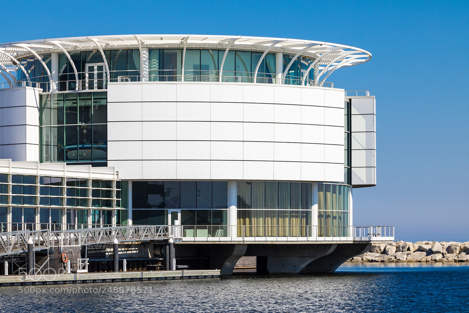 Canon EOS 5D Mark IV sample photo. Discovery world marina photography