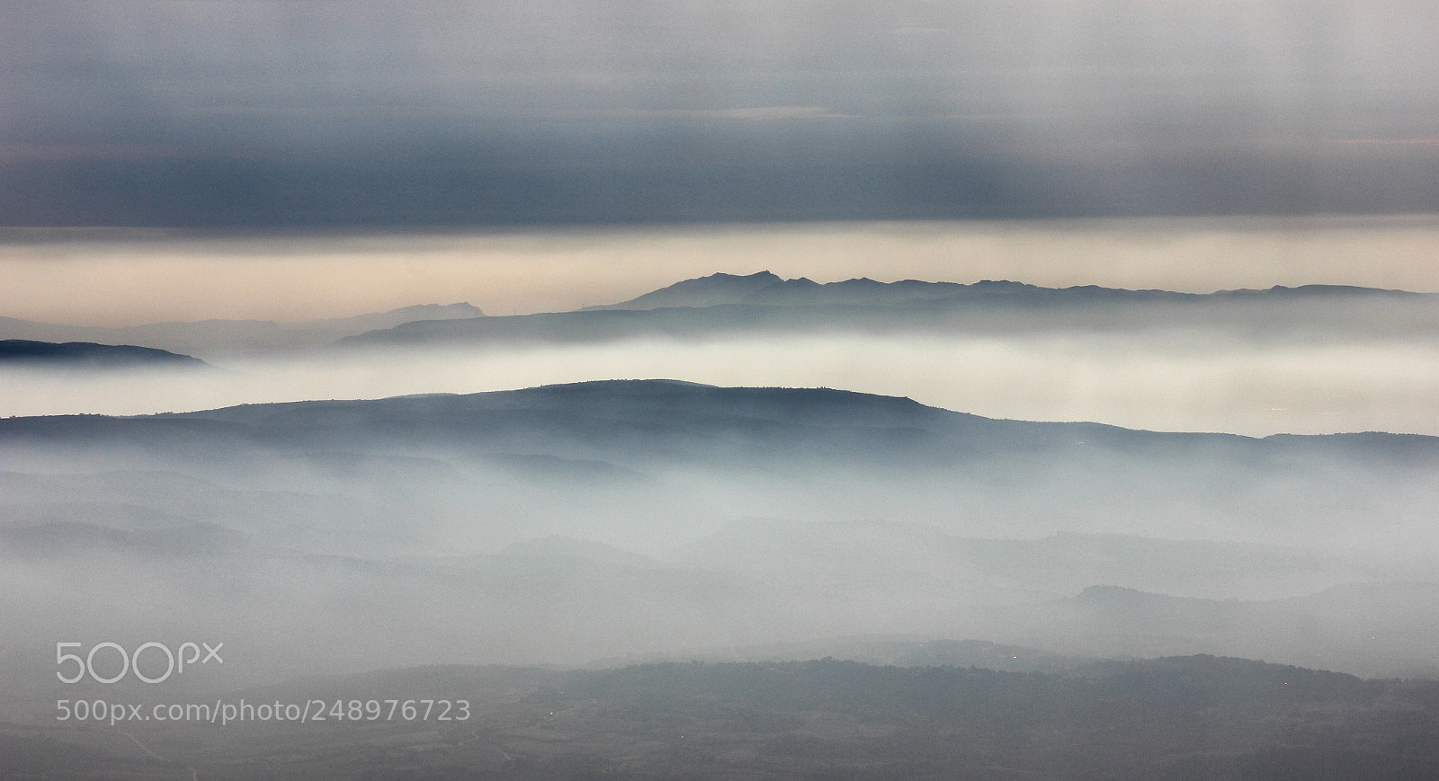 Canon EOS 600D (Rebel EOS T3i / EOS Kiss X5) sample photo. Foggy hills photography