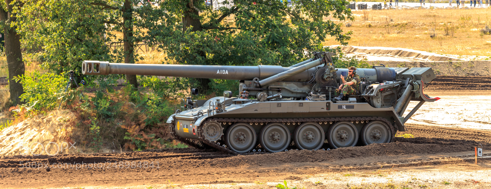 Canon EOS 100D (EOS Rebel SL1 / EOS Kiss X7) sample photo. M110a2 howitzer photography