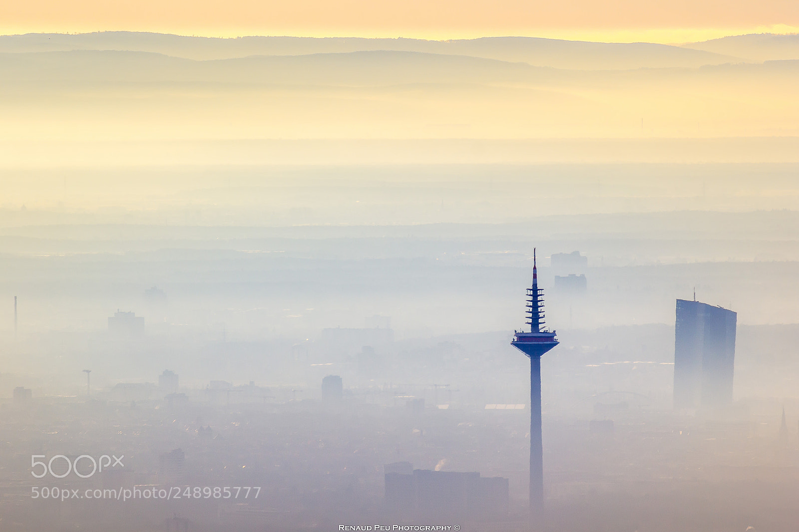 Canon EOS 60D sample photo. Nebel im frankfurt photography