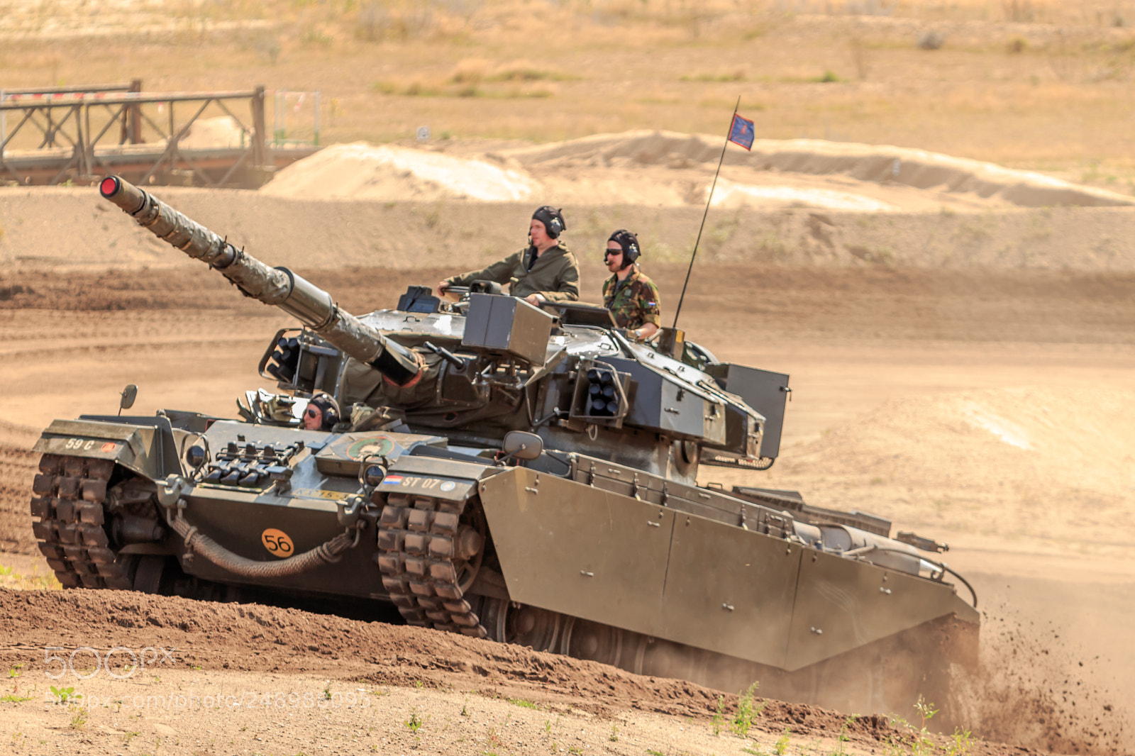 Canon EOS 100D (EOS Rebel SL1 / EOS Kiss X7) sample photo. A41 centurion tank photography