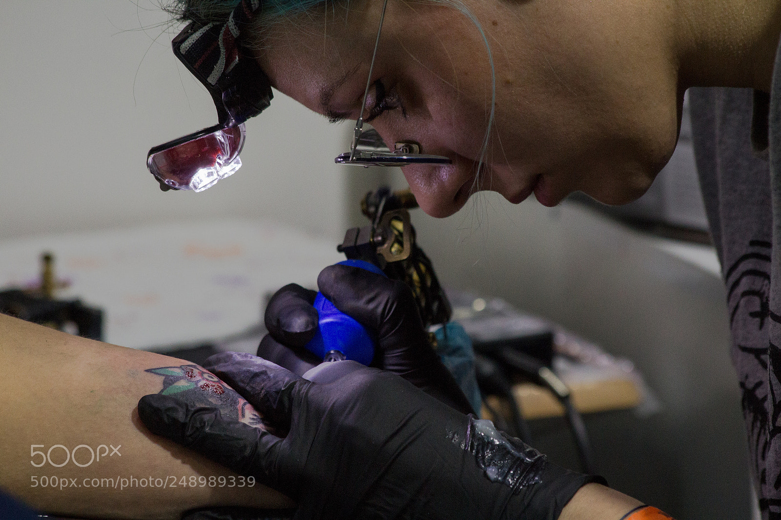 Canon EOS 1200D (EOS Rebel T5 / EOS Kiss X70 / EOS Hi) sample photo. Tattooist photography