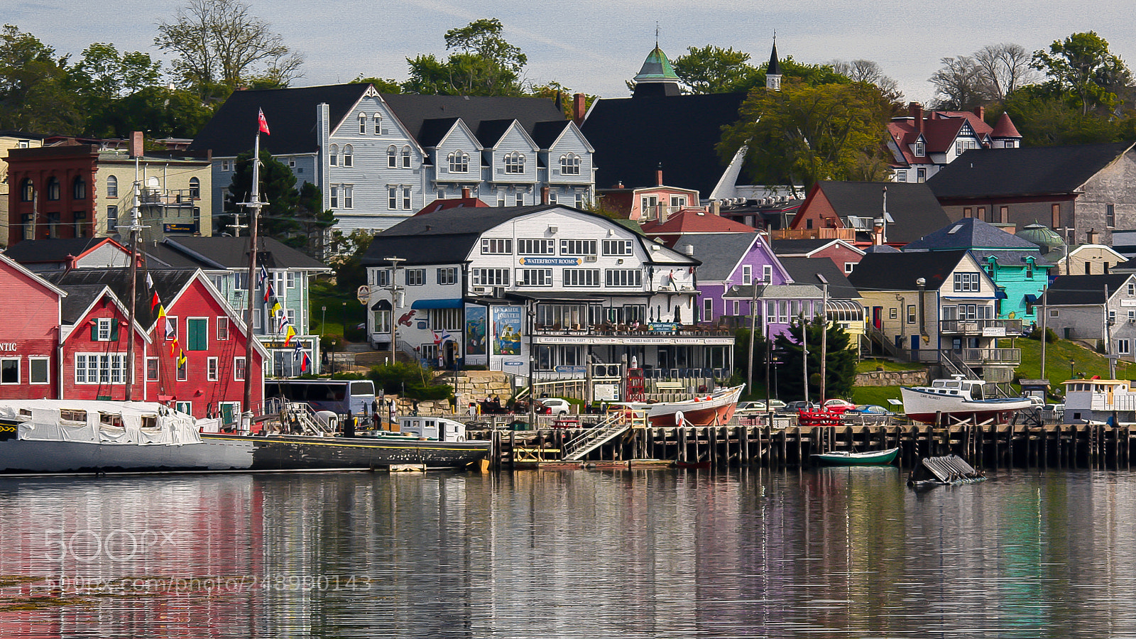 Canon EOS 450D (EOS Rebel XSi / EOS Kiss X2) sample photo. Lunenburg reflection photography