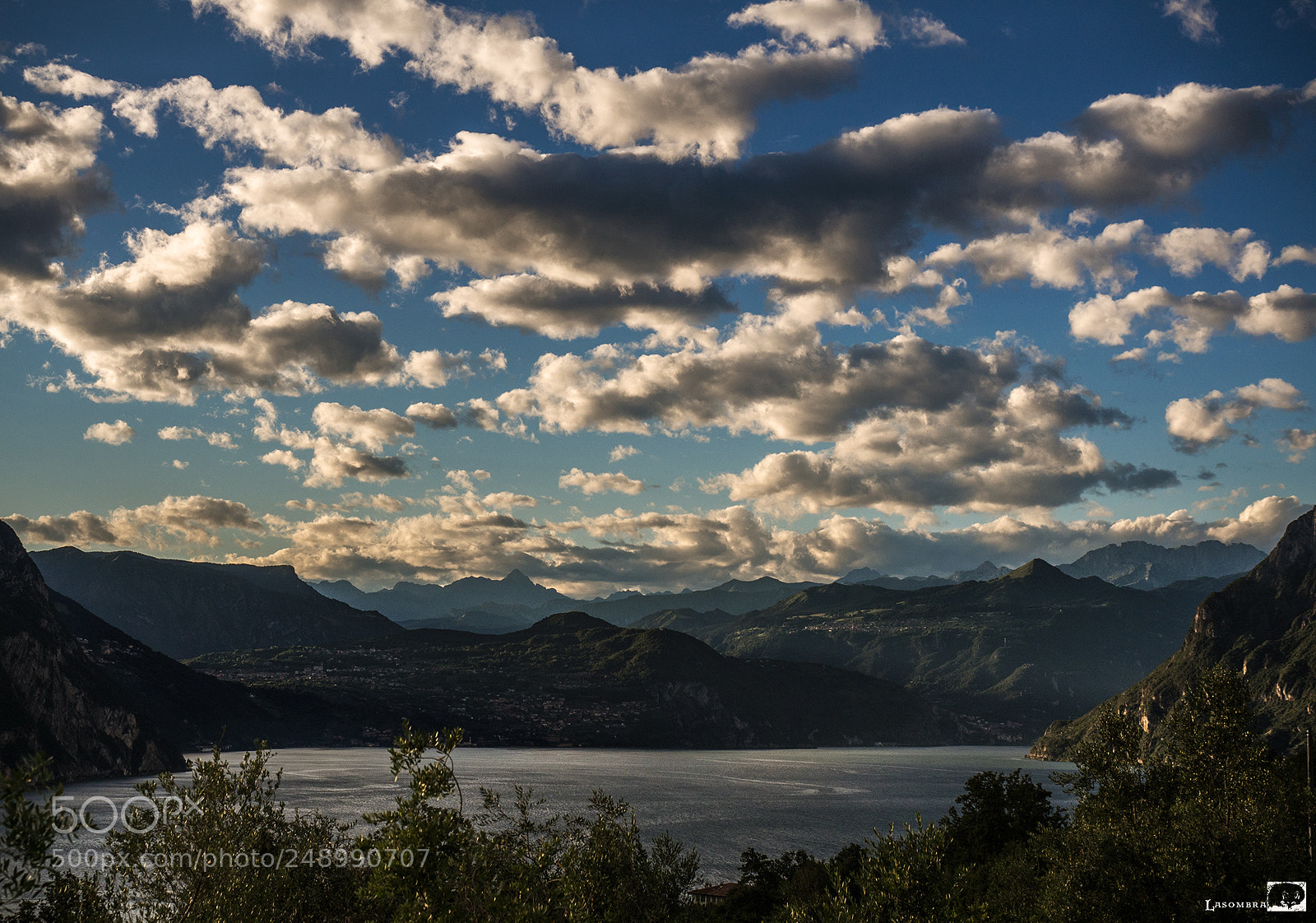 Olympus OM-D E-M10 sample photo. Iseo lake photography