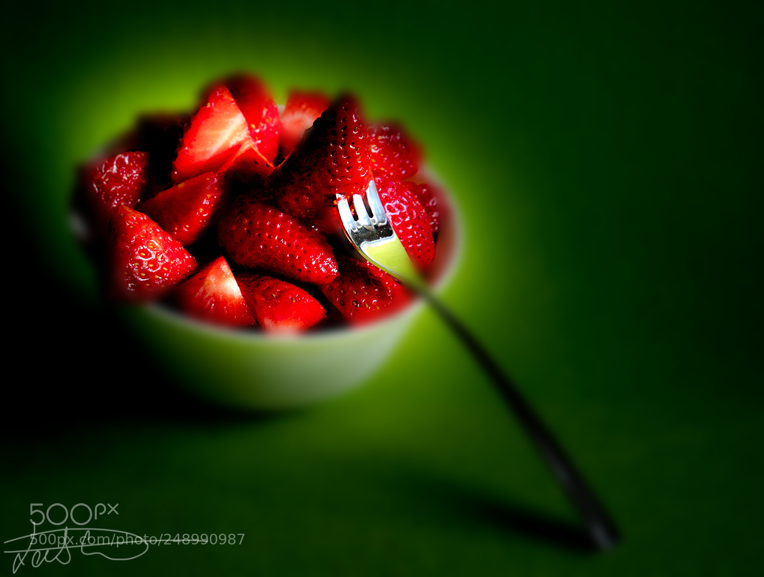 Canon EOS 6D Mark II sample photo. Green and red photography