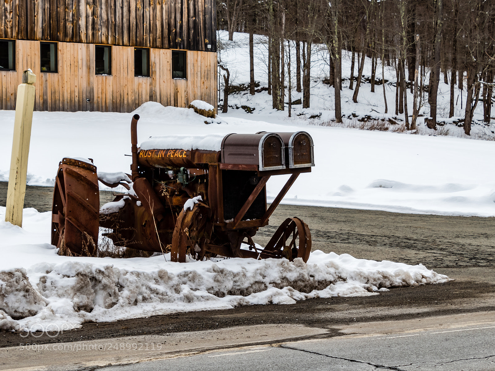 Canon EOS 1300D (EOS Rebel T6 / EOS Kiss X80) sample photo. Rust photography